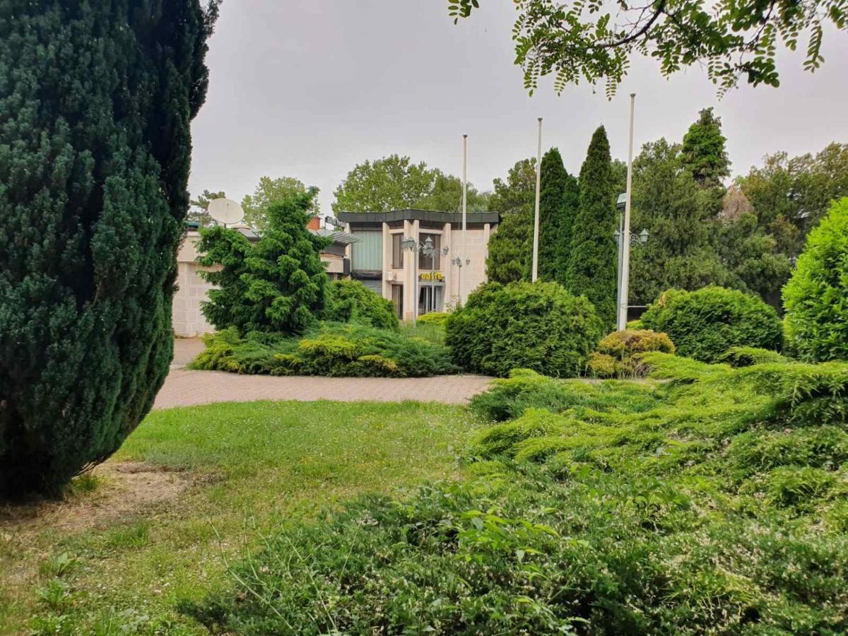 Hotel Sajam 诺威萨 外观 照片
